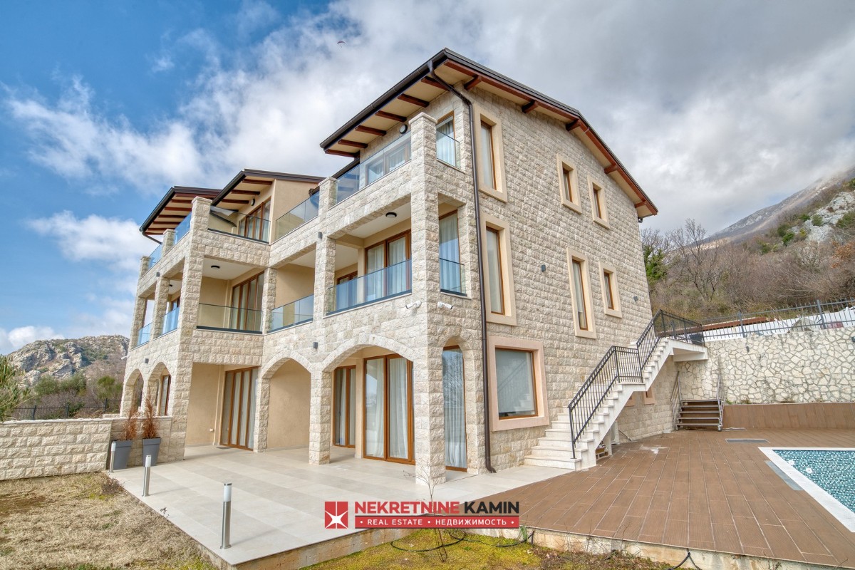 Dve vile sa bazenima i pogledom na more, Budva, Kuljače